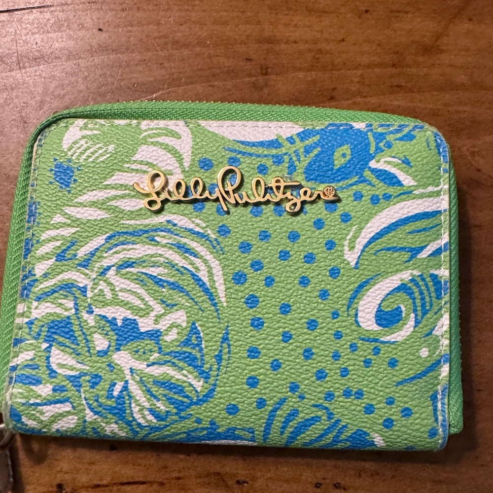 Lilly Pulitzer Limeaid Roar Of The Jungle Charlotte Green and Blue Wallet